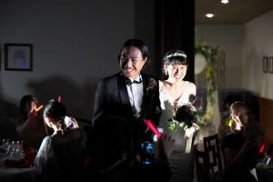 千里阪急ホテルにて入場中の新郎新婦