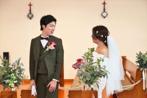 千里阪急ホテルにてファーストミートする新郎新婦