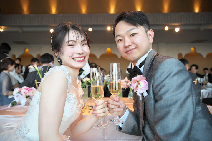 北野クラブソラ（現ソラ神戸）で乾杯する新郎新婦
