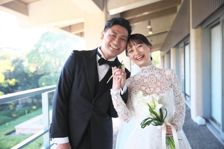 THE SORAKUENで挙式前に写真を撮る新郎新婦
